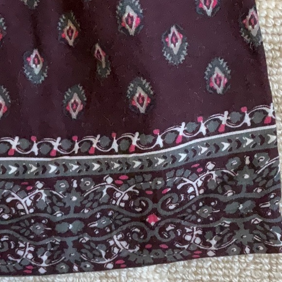 NWT Abercrombie and Fitch Womens short elastic skirt in maroon - Picture 3 of 3